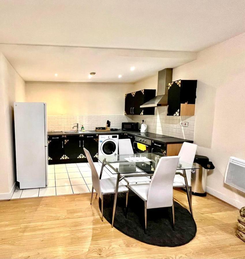 Two Bedroom With Kitchen Facility * Manchester