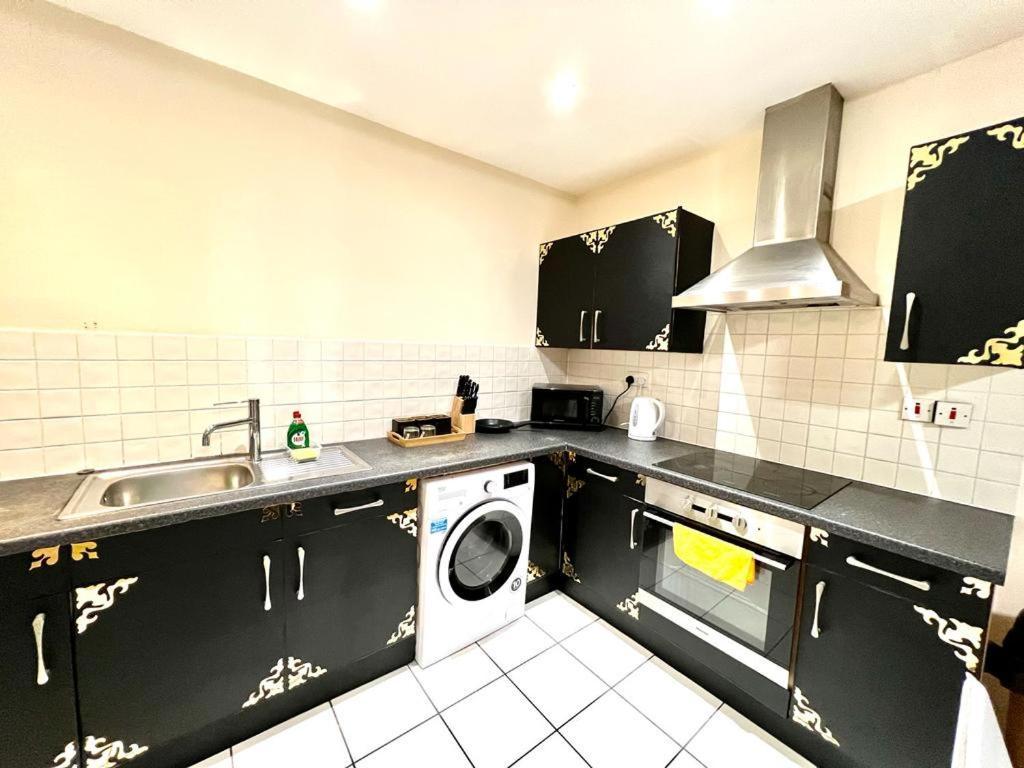 Apartment Two Bedroom With Kitchen Facility *